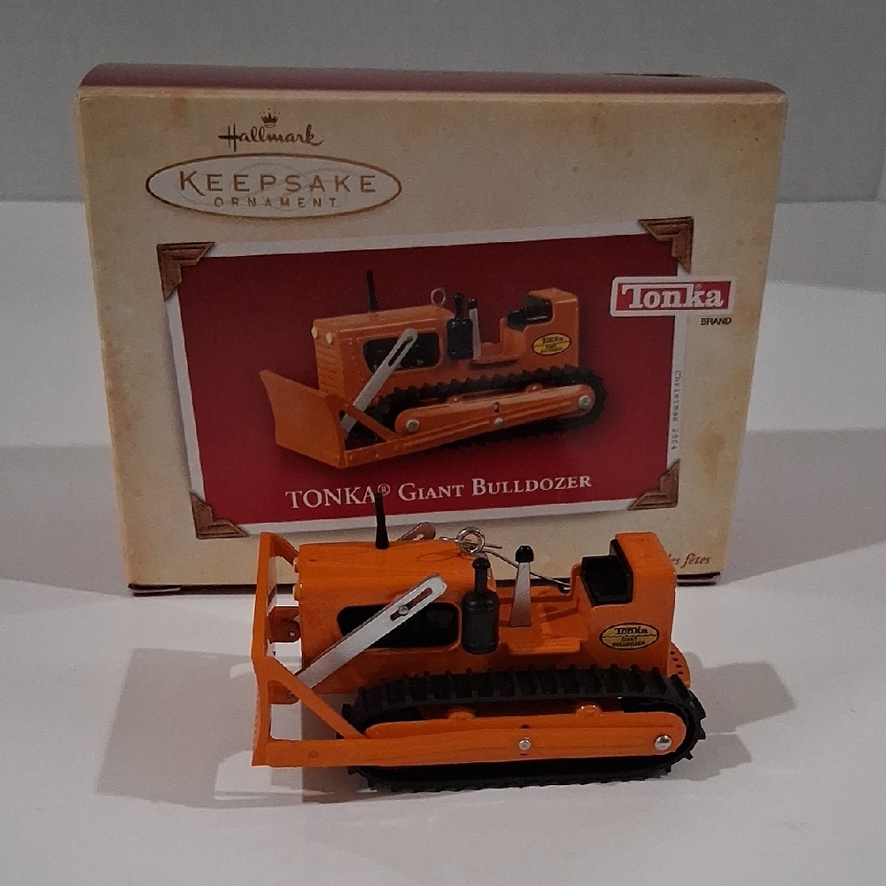 Hallmark Keepsake 2004 Tonka Giant Bulldozer Ornament
